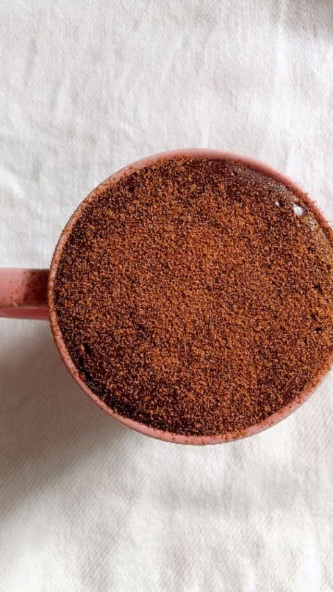 Esse chocolate quente fica simplesmente perfeitooo! Uma combinação de sabores incrível entre o chocolate, o café e a can