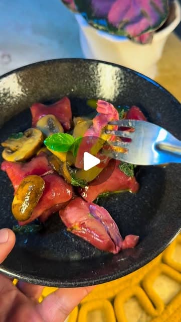 Ravioli de Massa Fresca de Beterraba com Recheio de Inhame