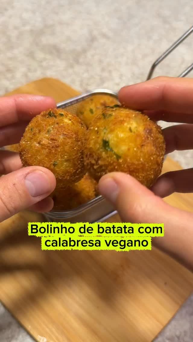 Bolinho de BATATA com CALABRESA versão vegana! 😋🌱