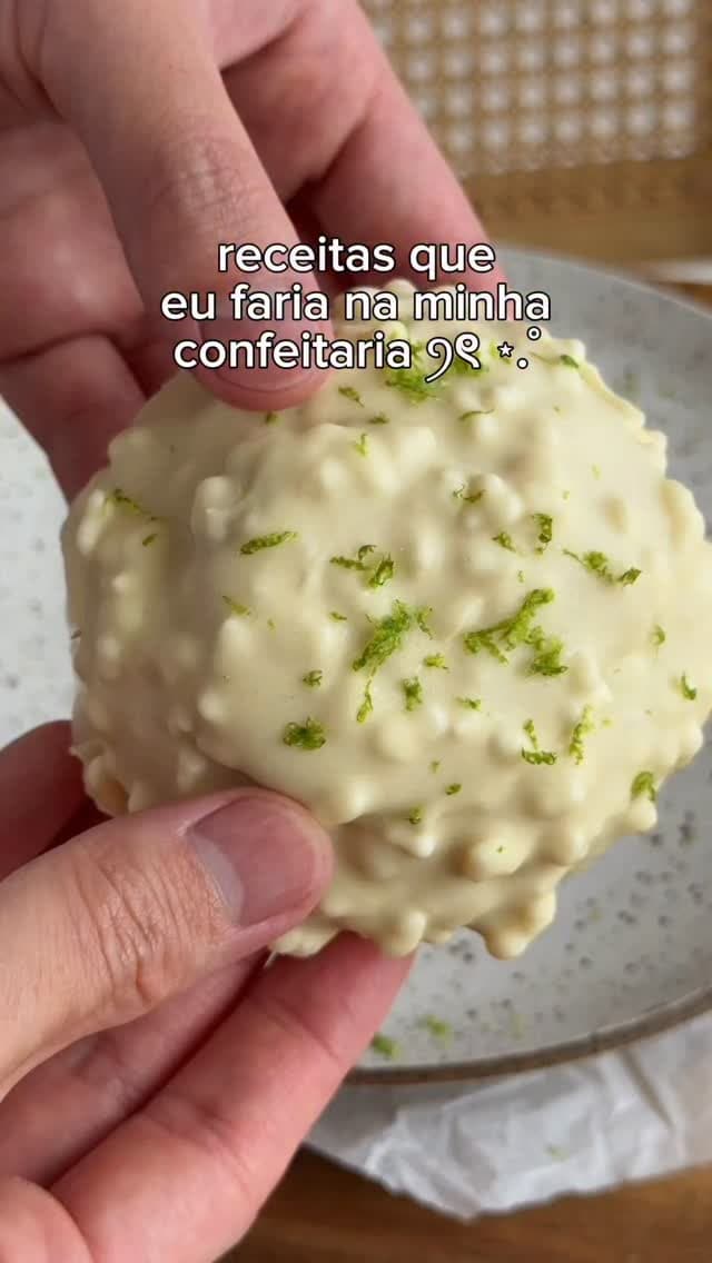 Bombom Crocante de Limão com Morango
